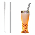Brosse, paille droite et verre de bubble tea
